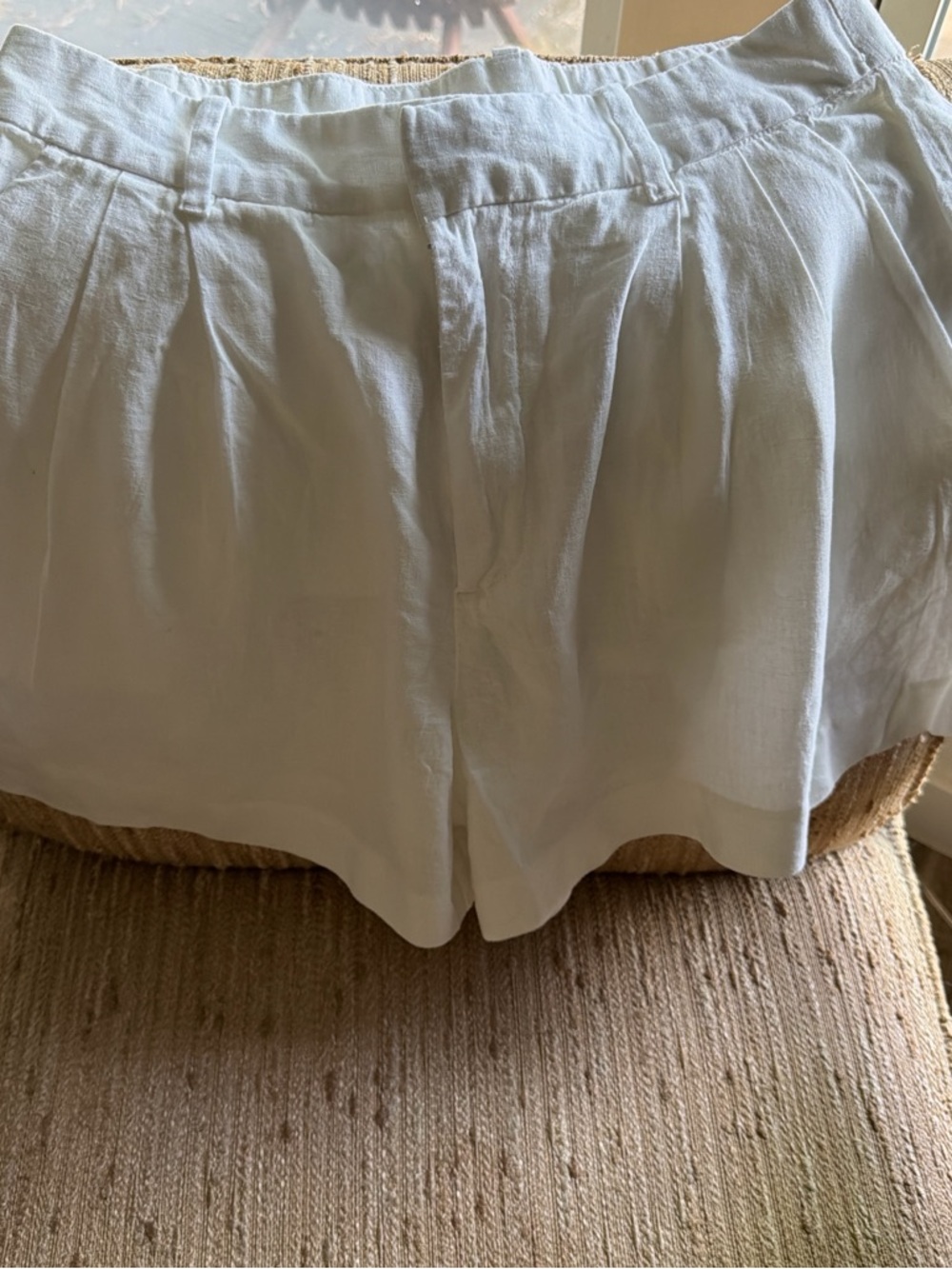 GAP High-Waist White Pleated Linen Shorts